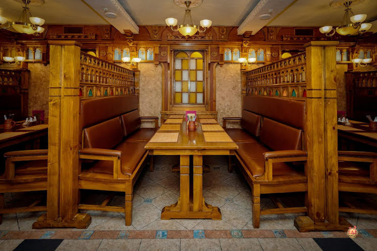 Зал ресторана  в «Готика на Ангарской» фотография №12