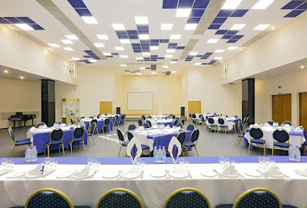 Зал «Лондон» в Кафе «Шум города»