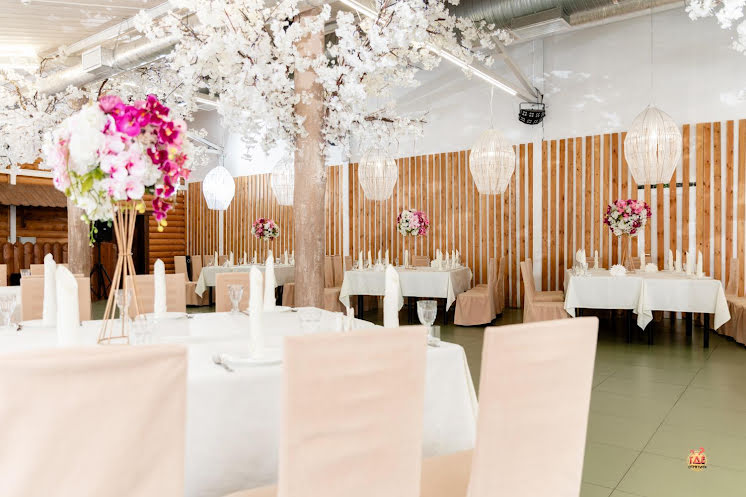 Зал «Яблоневый сад» в «Валенок» фотография №19