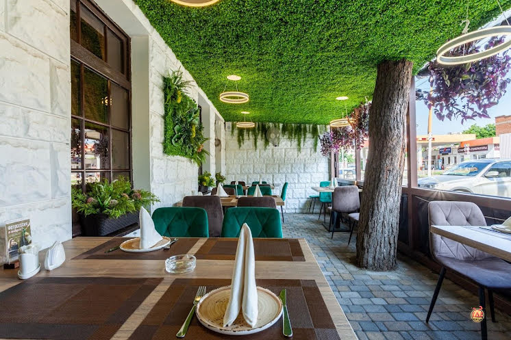 Летняя веранда в «Српска Кафана на Монтажников» фотография №4