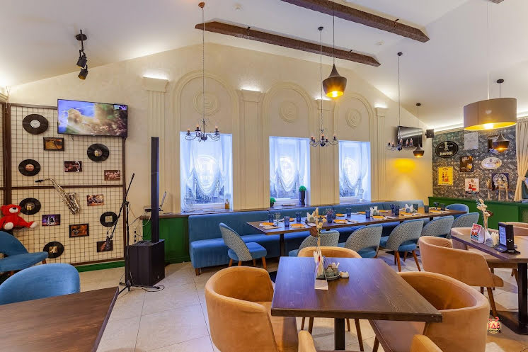 Основной зал в «Брассерия 0’33» фотография №8