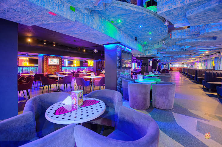 Основной зал  в «Руки ВВерх! Бар на Московском» фотография №13