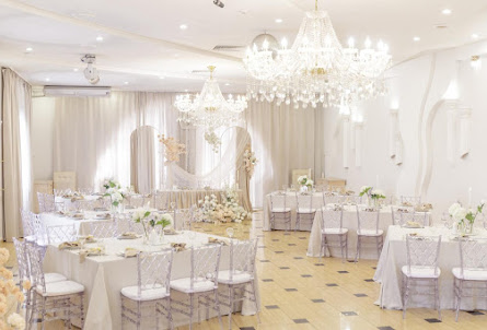 Зал на 80 человек в Зал на 40 человек