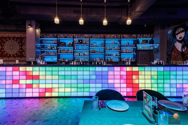 Основной зал в «Руки ВВерх! Бар Химки» фотография №8