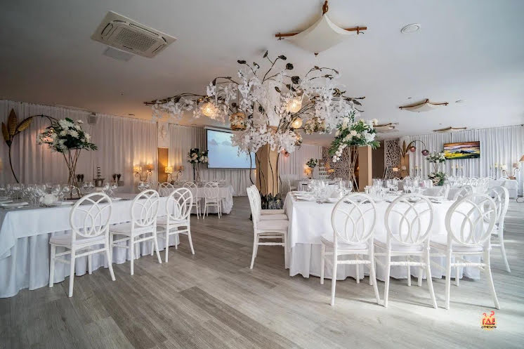 Большой банкетный зал в «9PARROTS» фотография №6