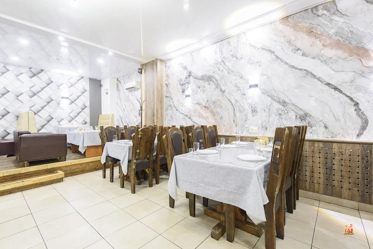 Основной зал в «Три тополя» фотография №13