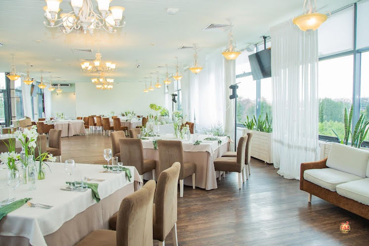 Зал «Панорама-сад» в «Panorama Steak House» фотография №5