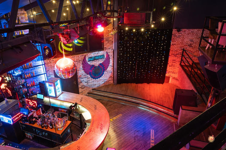 Основной зал с танцполом в «Небар на Пятницкой» фотография №14