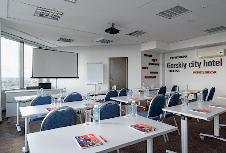 Конференц-зал «Сингапур» в Конференц-зал «Сентябрь»