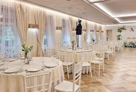 Золотой зал  в Серебряный зал 