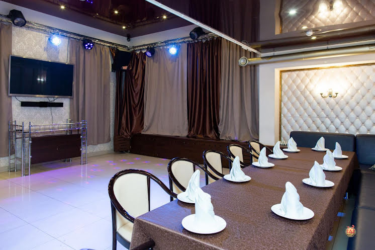 Зал «Золотой» в «Капри» фотография №9