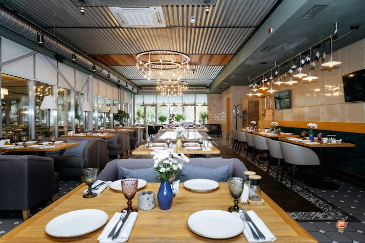 Основной зал в «Хинкальная на Достоевского» фотография №9