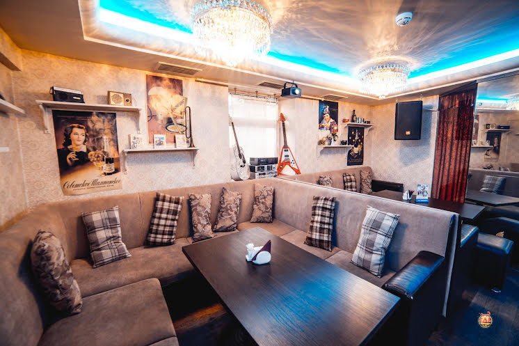 Основной зал в «Руки ВВерх! Бар на Грибоедова» фотография №5