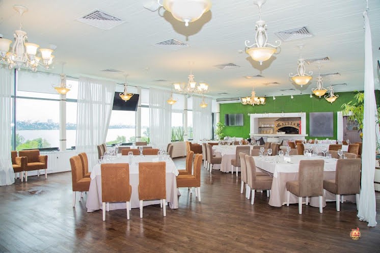 Зал «Панорама-сад» в «Panorama Steak House» фотография № 1