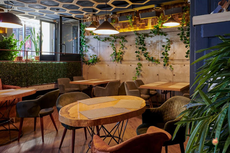 Зал на 1 этаже в «Корова на бочке на Карла Маркса» фотография №5