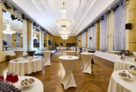 Танцевальный зал в Зал миллионщика 