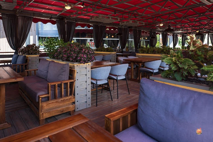 Летняя терраса в «Рёберная» фотография №1