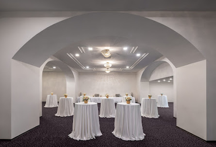 Зал «Чацкий» в Зал «Тургенев»