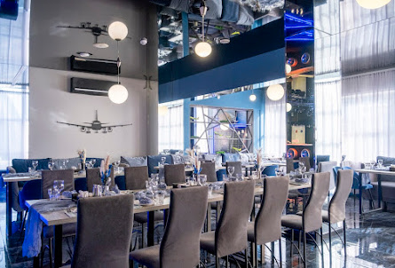 Нижний зал в Верхний зал