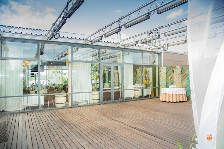 Зал «Панорама-сад» в «Panorama Steak House» фотография №19