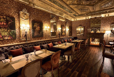 Каминный зал в Зал «Библиотека»