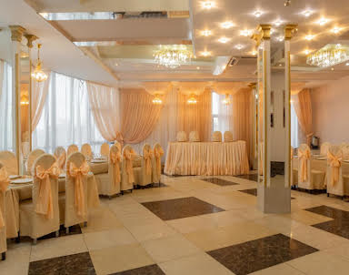  ресторан У Озера ​на Героев Космоса