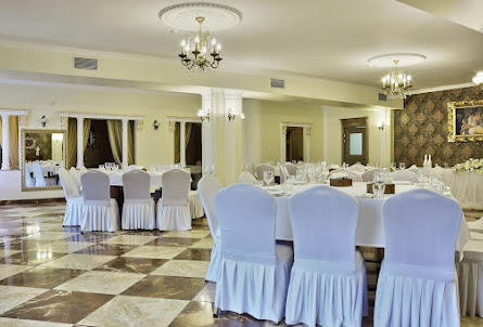 Большой зал в Малый зал №1