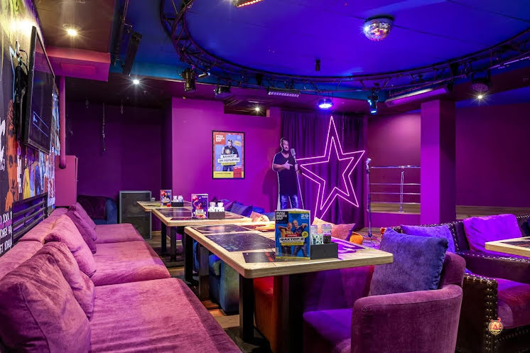 Большой караоке зал в «Руки ВВерх! Бар Строгино» фотография №2