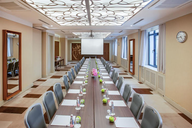 Конференц-зал "Пушкин+Павловск"  в «Crown Hotel St. Petersburg» фотография № 1