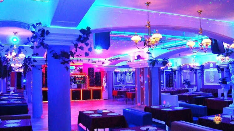 Танцевальный зал в «Подборенка - дискоклуб Щербаков» фотография №1