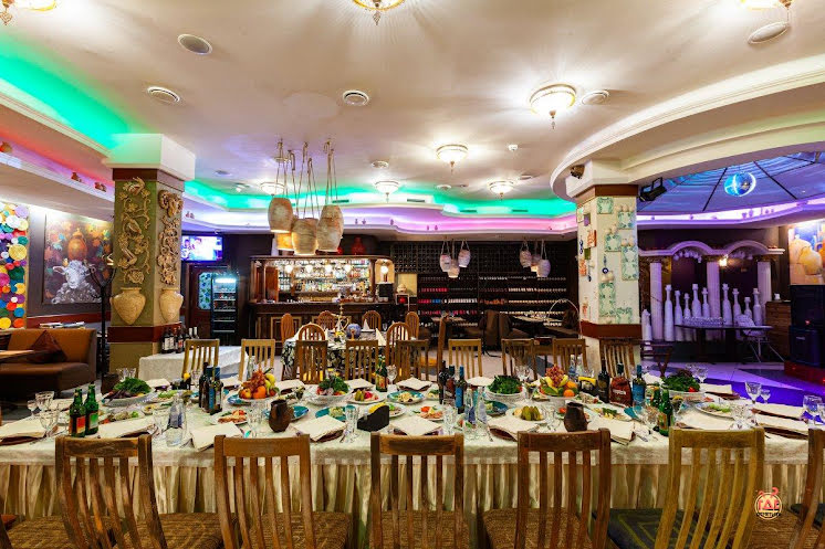 Основной зал ресторана в «Очаг Grill» фотография №4