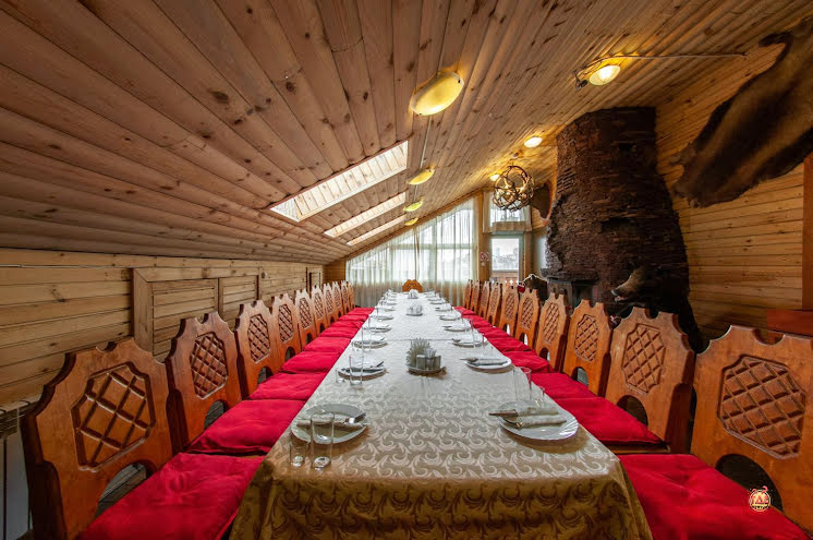 Каминный зал в «Берлога» фотография №1