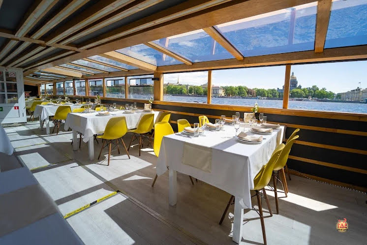 Основной зал в «Теплоход "Альта"» фотография №4