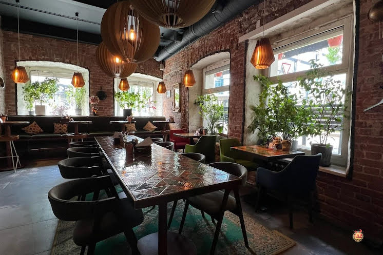 Основной зал в «Гиви to me на улице Малышева» фотография №4