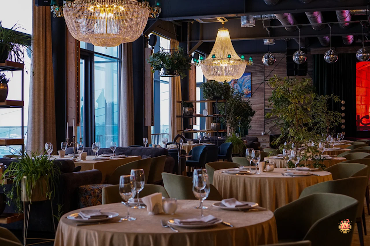 Банкетный зал на 2 этаже  в «Амбассадори» фотография №1