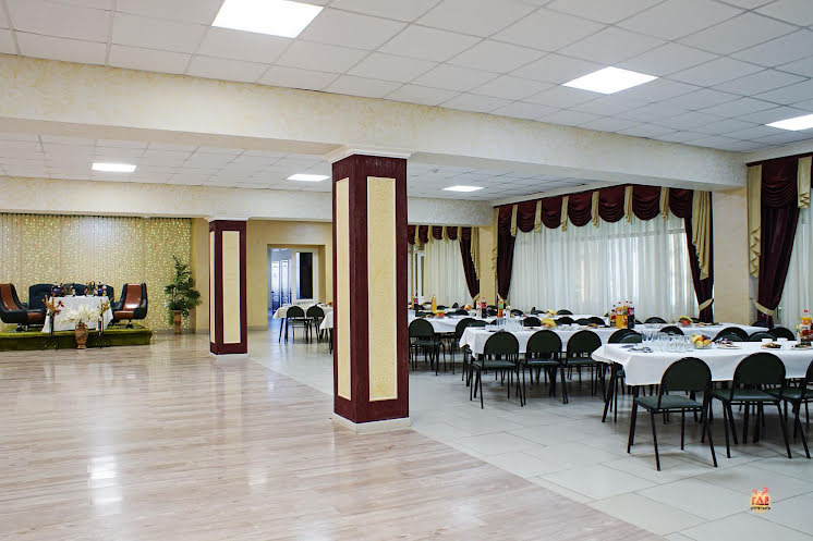 Большой банкетный зал  в «Урал» фотография №1