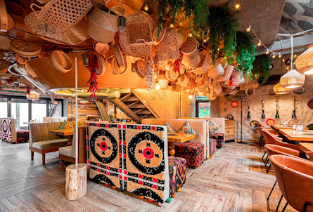 Зал на первом этаже в Зал на втором этаже