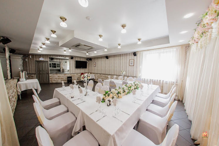 Зал «Золотой» в «Utka Хаус» фотография №2