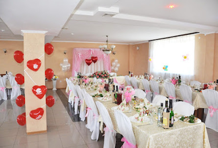 Зал на 100 человек в Зал на 60 человек