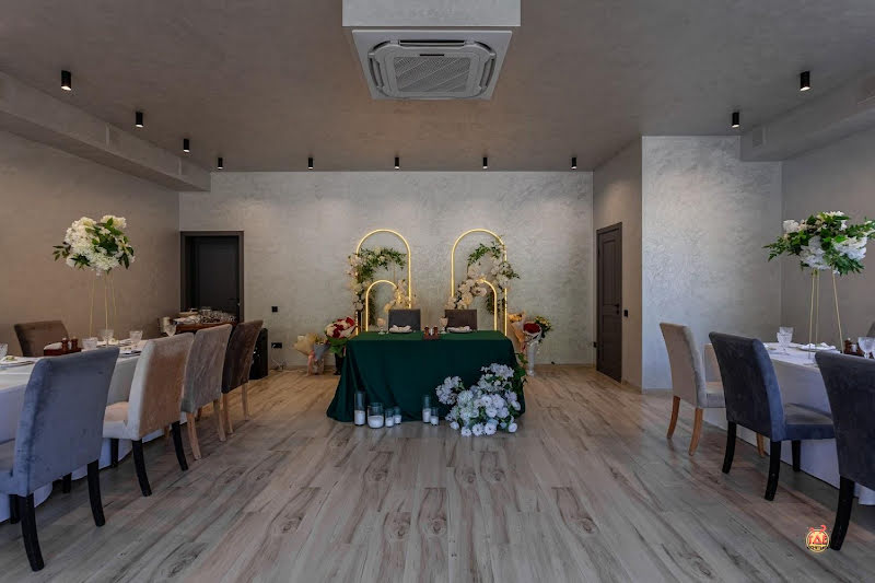 Двин Холл фотография №6