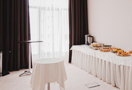 Зал Point B в Зал Point C