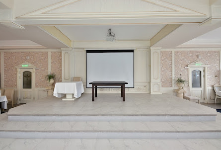 Зал "Hall D`Lux" в Зал "Зимний сад"