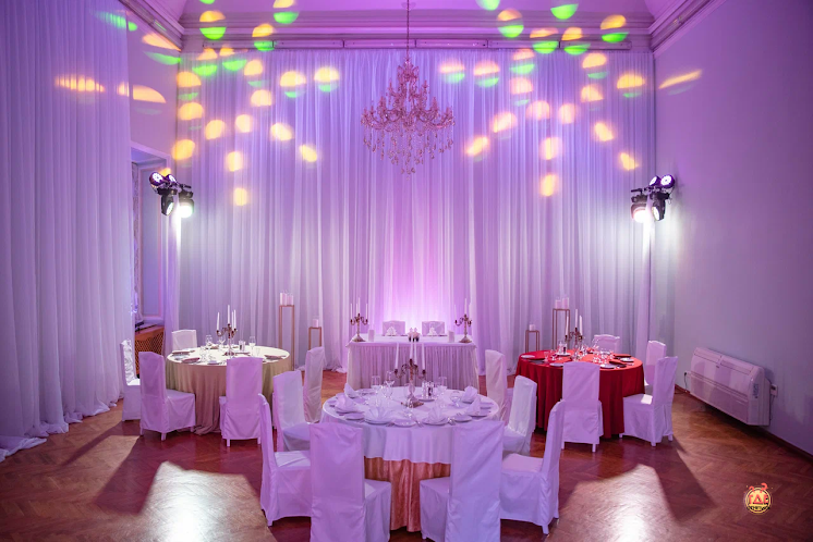 Основной зал в «COM.NATA на площади Труда» фотография №14