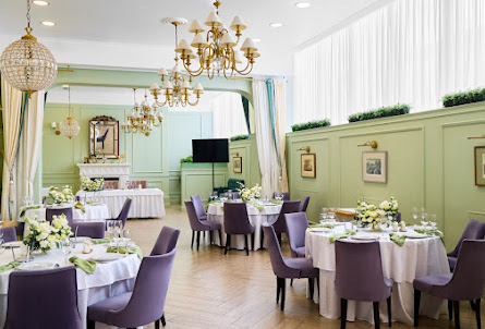 Малый зал в Зал «Сатурн»