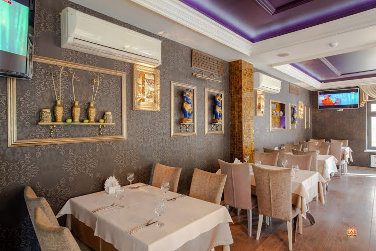 Зал ресторана на 2 этаже в «Сандал» фотография №1