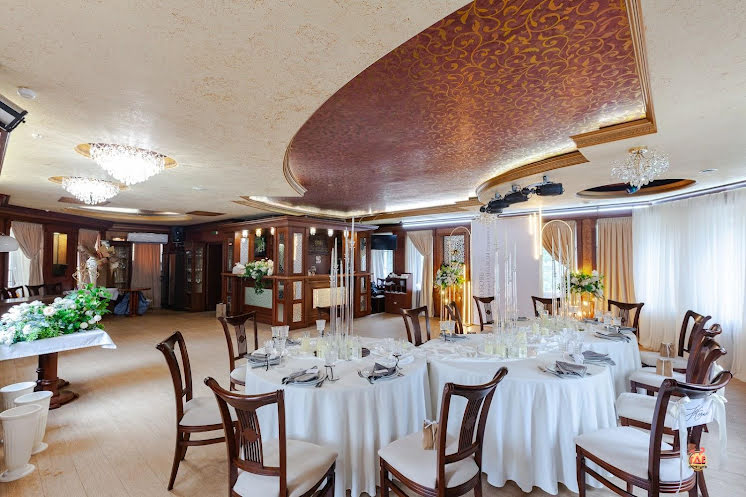 Основной зал в «Дворянское гнездо» фотография №8