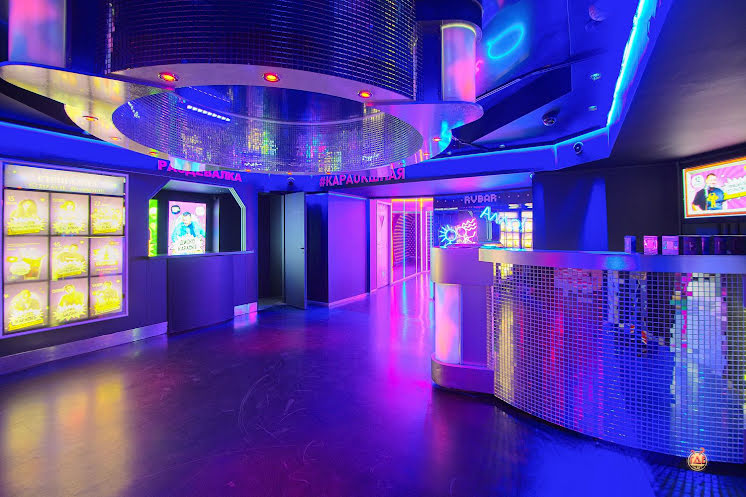 Основной зал  в «Руки ВВерх! Бар на Московском» фотография №18