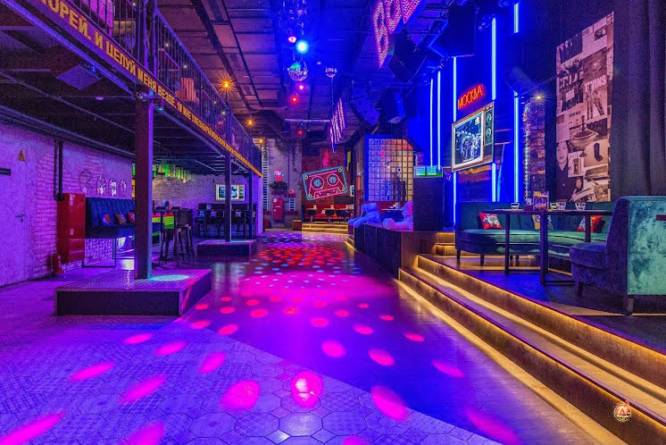 Зал ресторана  в «Руки ВВерх! Бар Автозаводская» фотография №11