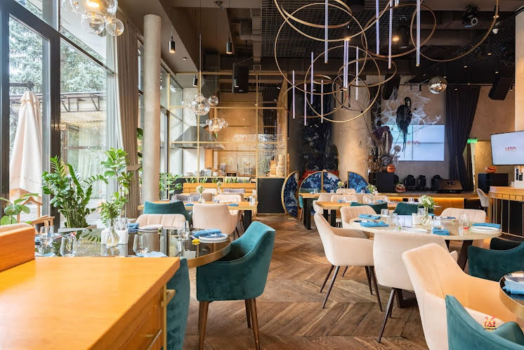 Основной зал в «Лето» фотография №3