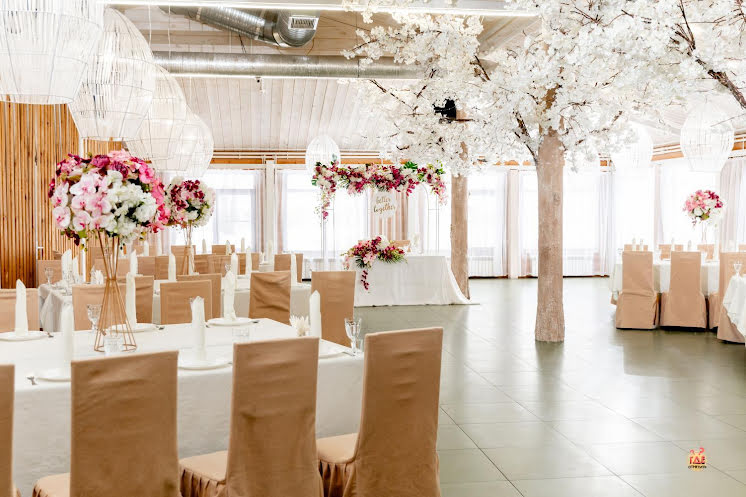 Зал «Яблоневый сад» в «Валенок» фотография №7